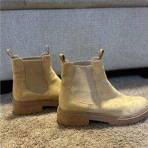 Women's Tan Chelsea Boots
